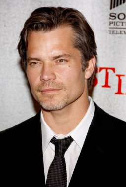 HOLYWOOD, CA - 8 Mart 2010 'da ABD' nin Hollywood kentindeki DGA Tiyatrosu 'nda düzenlenen FX' in 'Justified' gösteriminin prömiyerinde Timothy Olyphant.