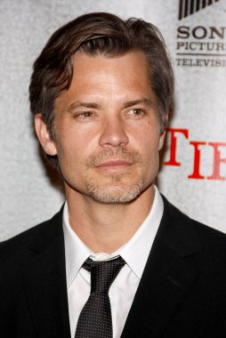 HOLYWOOD, CA - 8 Mart 2010 'da ABD' nin Hollywood kentindeki DGA Tiyatrosu 'nda düzenlenen FX' in 'Justified' gösteriminin prömiyerinde Timothy Olyphant.
