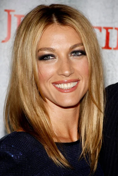 Hollywood Március 2010 Natalie Zea Premier Átvilágítása Justified Tartott Dga — Stock Fotó