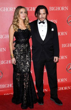 Amber Heard ve Johnny Depp Palm Springs Uluslararası Film Festivali 'nde 2 Ocak 2016' da Palm Springs Kongre Merkezi 'nde düzenlenen 27..