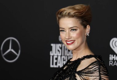 Amber Heard, 13 Kasım 2017 'de ABD' nin Hollywood kentindeki Dolby Tiyatrosu 'nda düzenlenen Adalet Ligi' nin dünya prömiyerinde.