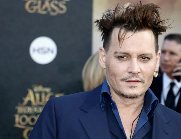 Johnny Depp Los Angeles Premiere Alice Looking Glass Held Capitan — стоковое фото