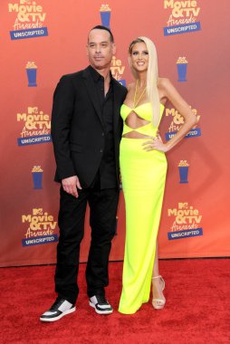 Emma Hernan ve Micah McDonald, 6 Haziran 2022 'de ABD' nin Santa Monica kentindeki Barker Hangar 'da düzenlenen MTV Film ve TV Ödülleri' nde.