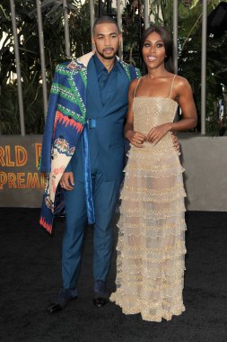Alano Miller ve DeWanda Wise, 6 Haziran 2022 'de ABD' nin Hollywood kentindeki TCL Çin Tiyatrosu 'nda düzenlenen' Jurassic World Dominion 'galasında.