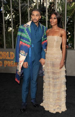 Alano Miller ve DeWanda Wise, 6 Haziran 2022 'de ABD' nin Hollywood kentindeki TCL Çin Tiyatrosu 'nda düzenlenen' Jurassic World Dominion 'galasında.