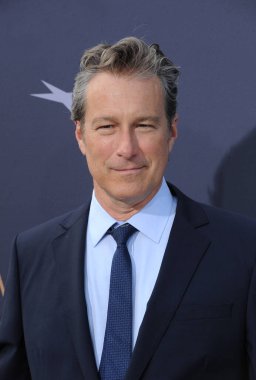 John Corbett, 9 Haziran 2022 'de ABD' nin Hollywood kentindeki Dolby Tiyatrosu 'nda düzenlenen 48. AFI Yaşam Boyu Başarı Ödülü' nde Julie Andrews 'u onurlandırdı..