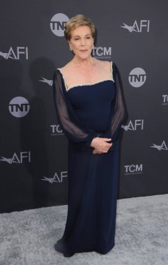 Julie Andrews, 9 Haziran 2022 'de ABD' nin Hollywood kentindeki Dolby Tiyatrosu 'nda düzenlenen 48. AFI Yaşam Boyu Başarı Ödülü' nde ödül aldı..