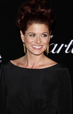 Aktris Debra Messing, 22 Ekim 2009 'da ABD' nin Kaliforniya eyaletinin Beverly Hillsd kentindeki Rodeo Drive 'da düzenlenen 2009 Rodeo Drive Of Style Ödül Töreni' nde Monako Prensesi Grace 'i (Kelly) onurlandırdı.. 