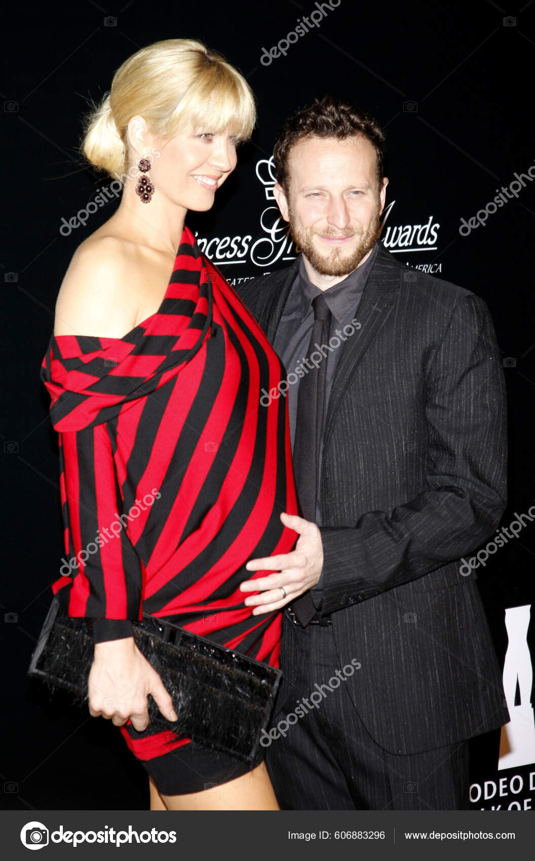 The fabulous co-creator of #DharmaAndGreg, @dottiezicklin , dropped by  @shifting_gearsabc for a big surprise visit while we were filming tonight’s  episode! Fun fact: Our Shifting Gears showrunner ..., image size:1056x1700