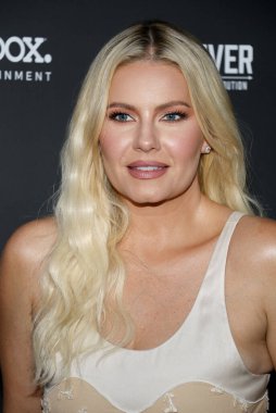 Elisha Cuthbert, 21 Eylül 2022 'de Hollywood' daki Harmony Gold Tiyatrosu 'nda düzenlenen' Haydut 'un Los Angeles galasında.