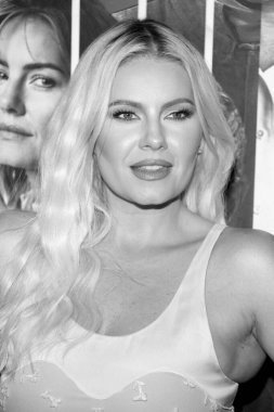 Elisha Cuthbert, 21 Eylül 2022 'de Hollywood' daki Harmony Gold Tiyatrosu 'nda düzenlenen' Haydut 'un Los Angeles galasında.