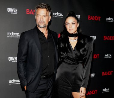 Josh Duhamel ve Audra Mari, 21 Eylül 2022 'de ABD' nin Hollywood kentindeki Harmony Gold Tiyatrosu 'nda düzenlenen' Haydut 'un Los Angeles galasında.