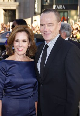 Robin Dearden ve Bryan Cranston, 27 Haziran 2011 'de ABD' nin Los Angeles şehrinde Grauman 'ın Çin Tiyatrosu' nda düzenlenen 