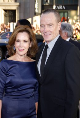Robin Dearden ve Bryan Cranston, 27 Haziran 2011 'de ABD' nin Los Angeles şehrinde Grauman 'ın Çin Tiyatrosu' nda düzenlenen 