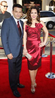 Hollywood, CALIFORNIA - 27 Haziran 2011. David Barrera ve Maria Canals-Barrera, Los Angeles 'taki Grauman' ın Çin Tiyatrosu 'nda düzenlenen 