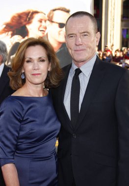 Robin Dearden ve Bryan Cranston, 27 Haziran 2011 'de ABD' nin Los Angeles şehrinde Grauman 'ın Çin Tiyatrosu' nda düzenlenen 