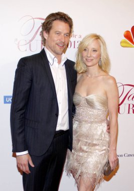 Anne Heche ve James Tupper, 20 Nisan 2012 'de ABD' nin Kaliforniya eyaletindeki Beverly Wilshire Four Seasons Oteli 'nde düzenlenen 17.. 