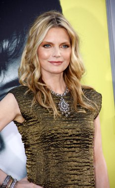 Aktris Michelle Pfeiffer, 7 Mayıs 2012 'de ABD' nin Hollywood kentindeki Grauman 'ın Çin Tiyatrosu' nda düzenlenen Dark Shadows 'un Los Angeles galasında.