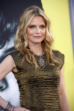 Aktris Michelle Pfeiffer, 7 Mayıs 2012 'de ABD' nin Hollywood kentindeki Grauman 'ın Çin Tiyatrosu' nda düzenlenen Dark Shadows 'un Los Angeles galasında.