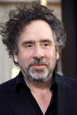 Yönetmen Tim Burton, 7 Mayıs 2012 'de Hollywood' daki Grauman 'ın Çin Tiyatrosu' nda düzenlenen Dark Shadows 'un Los Angeles galasında.