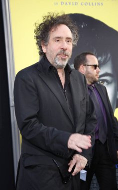Yönetmen Tim Burton, 7 Mayıs 2012 'de Hollywood' daki Grauman 'ın Çin Tiyatrosu' nda düzenlenen Dark Shadows 'un Los Angeles galasında.
