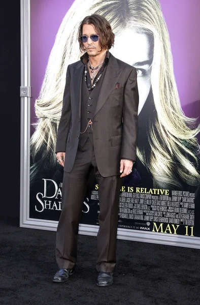 俳優ジョニー デップは2012年5月7日にアメリカ ハリウッドのグラマン チャイニーズ シアターで開催された ダーク シャドウズ のロサンゼルス初演に出演した — ストック写真