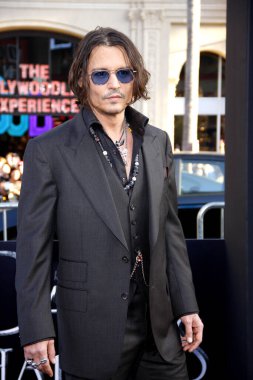 Aktör Johnny Depp, 7 Mayıs 2012 'de Hollywood' daki Grauman 'ın Çin Tiyatrosu' nda düzenlenen Dark Shadows 'un Los Angeles galasında.