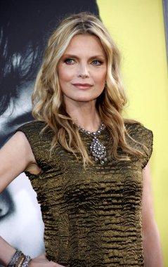 Aktris Michelle Pfeiffer, 7 Mayıs 2012 'de ABD' nin Hollywood kentindeki Grauman 'ın Çin Tiyatrosu' nda düzenlenen Dark Shadows 'un Los Angeles galasında.