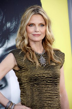 Aktris Michelle Pfeiffer, 7 Mayıs 2012 'de ABD' nin Hollywood kentindeki Grauman 'ın Çin Tiyatrosu' nda düzenlenen Dark Shadows 'un Los Angeles galasında.