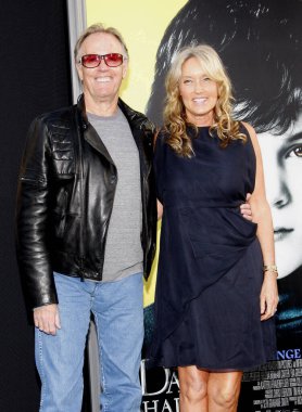 Peter Fonda ve Parky Fonda 'Dark Shadows' un Los Angeles galasında 7 Mayıs 2012 'de Hollywood' daki Grauman 's Chinese Theatre' da yapıldı..