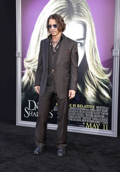 俳優ジョニー デップは2012年5月7日にアメリカ ハリウッドのグラマン チャイニーズ シアターで開催された ダーク シャドウズ のロサンゼルス初演に出演した — ストック写真