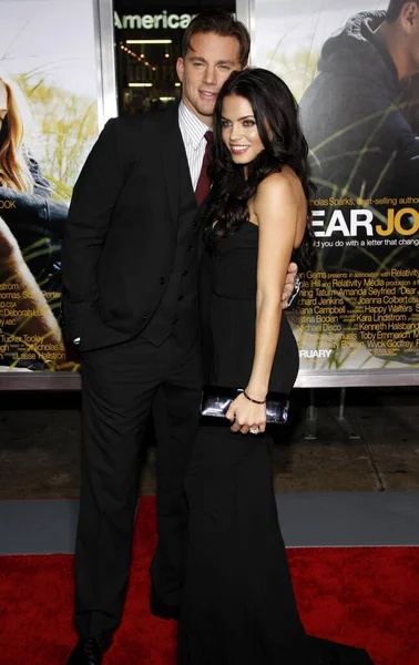 Channing Tatum Och Jenna Dewan Los Angeles Premiär Dear John — Stockfoto