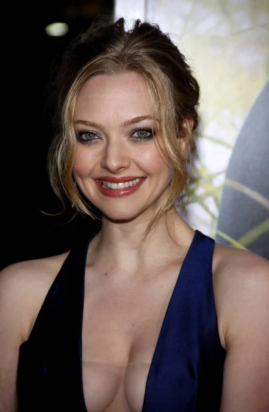 Skådespelerskan Amanda Seyfried Vid Los Angeles Premiär Dear John Som — Stockfoto