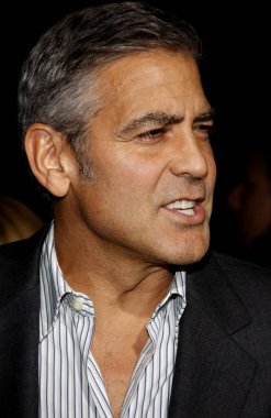 Aktör ve yönetmen George Clooney, 15 Kasım 2011 'de ABD' nin Beverly Hills kentindeki AMPAS Samuel Goldwyn Tiyatrosu 'nda düzenlenen' The Descendants 'filminin Los Angeles galasında.