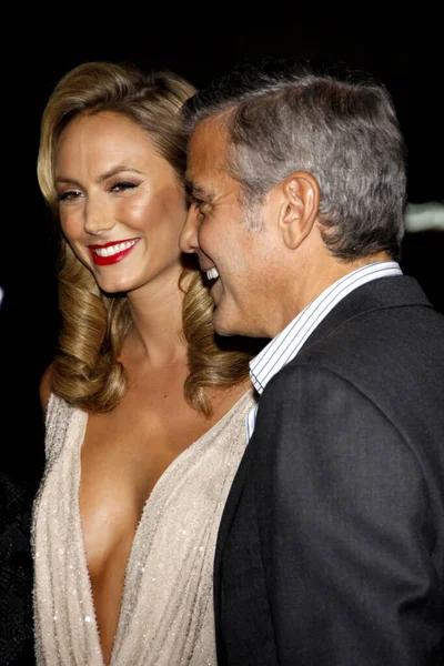 George Clooney Stacy Keibler Los Angeles Premiere Descendants Held Ampas — Stock Photo, Image