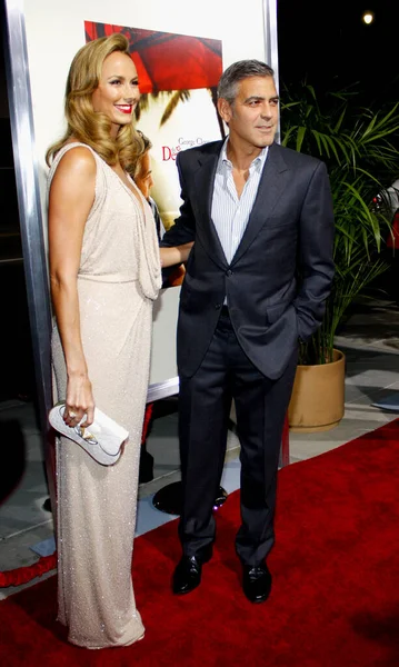 George Clooney Och Stacy Keibler Los Angeles Premiär Descendants Som — Stockfoto