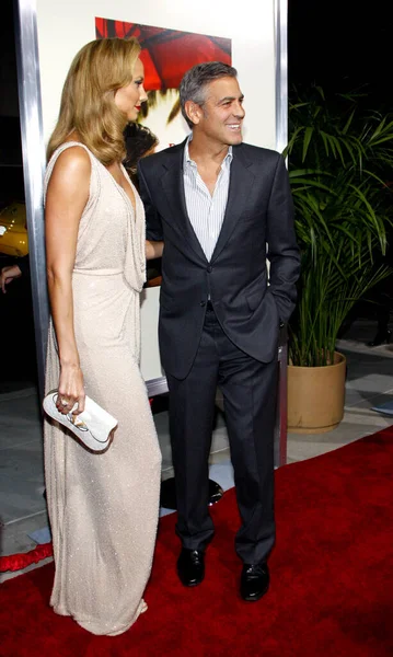 George Clooney Och Stacy Keibler Los Angeles Premiär Descendants Som — Stockfoto