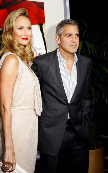 George Clooney Och Stacy Keibler Los Angeles Premiär Descendants Som — Stockfoto