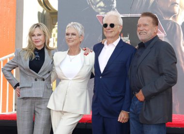 Melanie Griffith, Jamie Lee Curtis, Christopher Guest ve Arnold Schwarzenegger Jamie Lee Curtis el ve ayak izi çimento seremonisinde 12 Ekim 2022 'de Hollywood' daki TCL Çin Tiyatrosu 'nda düzenlendi..