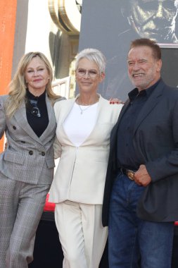 Melanie Griffith, Jamie Lee Curtis ve Arnold Schwarzenegger Jamie Lee Curtis 'in el ve ayak izi çimento seremonisinde 12 Ekim 2022' de Hollywood 'daki TCL Çin Tiyatrosu' nda düzenlendi..