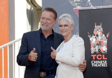 Jamie Lee Curtis ve Arnold Schwarzenegger, Jamie Lee Curtis 'in el ve ayak izi çimento seremonisinde 12 Ekim 2022' de Hollywood, ABD 'deki TCL Çin Tiyatrosu' nda düzenlendi..