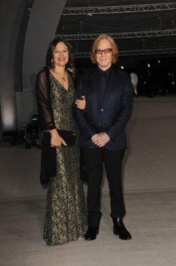Laura Engel ve Danny Elfman, 15 Ekim 2022 'de ABD' nin Los Angeles kentindeki Akademi Sinema Müzesi 'nde düzenlenen 2..
