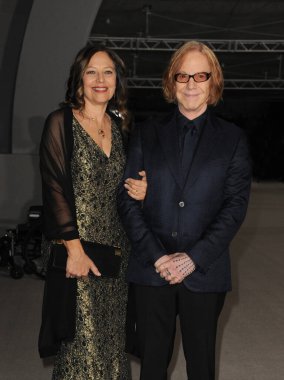 Laura Engel ve Danny Elfman, 15 Ekim 2022 'de ABD' nin Los Angeles kentindeki Akademi Sinema Müzesi 'nde düzenlenen 2..