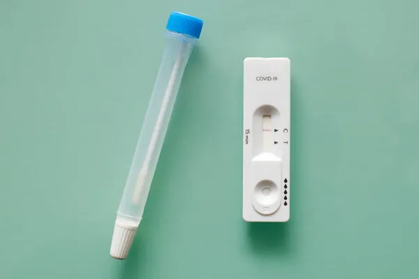 Hızlı antijen testi 15 dakika covid 19 negatif sonuç verdi