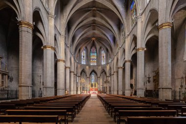 3-13-2017 Manresa Katalonya İspanya: Manresa Katedrali İçi 