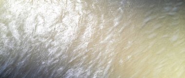 Sahilde su dalgası ve kum