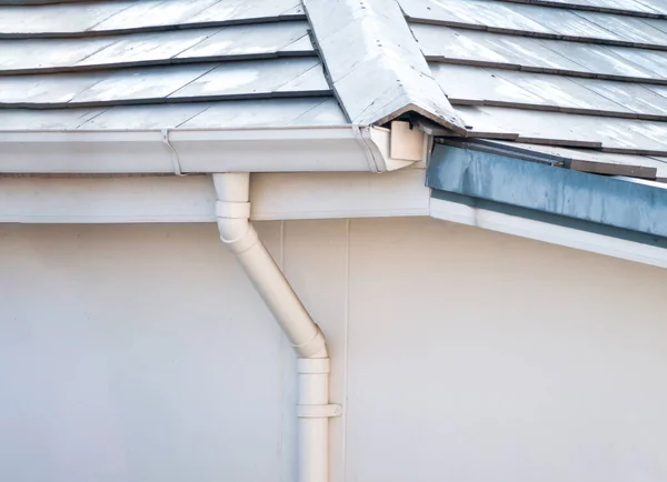 Eye Level Angle White Rain Gutter Pipe Corner Roof Thailand — Stock fotografie