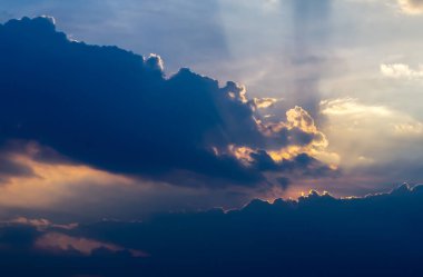 Güzel manzara, bulutlar, günbatımı, gökyüzü-tropikal Asya