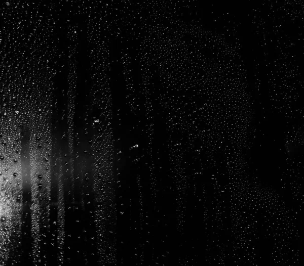 Dešťové Kapky Okenní Sklo Bílé Odrazy Pravá Strana Černé Pozadí — Stock fotografie