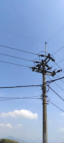 Foto Eines Strommasten Voller Verzweigter Stromleitungen Raum Cikancung Indonesien — Stockfoto